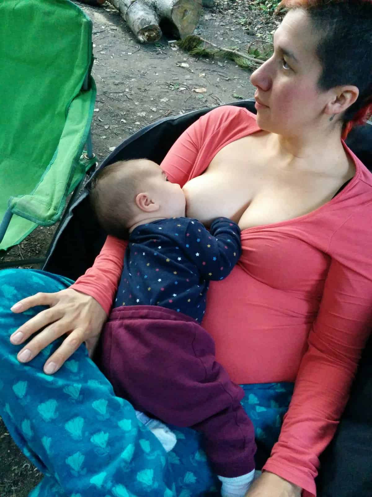breastfeeding mother with big and loose breast some important tips 