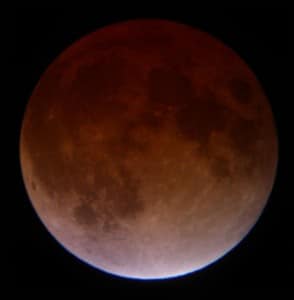 Lunar_eclipse_November_2003-TLR63-Wikipedia-Public-Domain